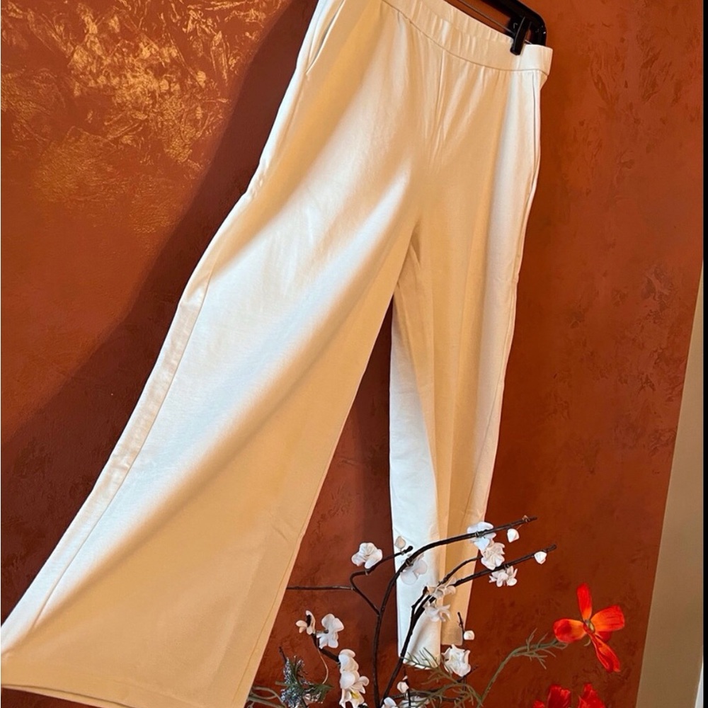 Eileen Fisher Women's Cropped Softwhite Wide-Leg Pants NTW
Size M, L